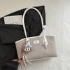 Bolsa Tote Retro de Grande Capacidade para Mulheres 2025 Verão Nova Moda Textura Bolsa de Ombro Simples para Trabalho e Deslocamento