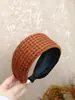 Nova Faixa de Lã Larga de Inverno de Alta Qualidade, Design de Coroa Alta, Estilo Casual para Sair, Acessório de Cabelo Vintage e Elegante Estilo Chanel