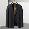Blazer casual para hombre de dropshipping, nuevo modelo de otoño e invierno, alta gama, forrado de polar, engrosado, adecuado para hombres de mediana edad, chaqueta de traje para papá