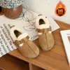 Sandálias Birkenstock forradas com fleece para meninas, nova coleção outono/inverno 2026, sapatos infantis modernos e versáteis, sapatos simples de algodão para crianças mais velhas, estilo da moda
