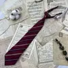 Corbata Rayada Retro Estilo Hong Kong Corona Estilo Japonés Corbata JK Camisa de Estudiante Rojo Vino Marrón Flor Uniforme Corto Nicho