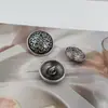 Botões Florais de Metal Vintage de Luxo Leve Costurados à Mão com um Toque de Alto Padrão para Blazers Estilo Chanel e Camisas de Tricô