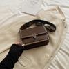 Bolso Vintage 2024 Nueva Moda Otoño e Invierno Hombro Bolso de Mujer Sentido de Alta Gama Banda Ancha Cruzado Versátil Ins Bolso Cuadrado Pequeño