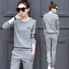 Conjunto de Roupa Esportiva Primavera e Outono Estilo Coreano Tamanho Plus Feminino Casual Moletom com Capuz Listrado Calça de Moletom Conjunto de Duas Peças da Moda