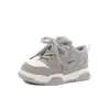 Tênis infantil de cano baixo 2026 novos modelos primavera e outono sapatos de menino sapatos esportivos de menina tênis casuais de sola macia calçados únicos