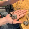 2025 Novo Colar Explosões Feminino Estilo Doce Cool Nicho Único Corrente de Suéter Pingente de Laço Corrente de Suéter