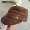 Gorra de Ante Estilo Retro Japonés de Copa Plana para Equitación 2025 Nueva Gorra de Boina de Botón de Gama Alta que Hace que la Cara Parezca Más Pequeña