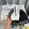 Conjunto de chaleco de moda para niños estilo coreano, nuevo estilo verano 2025, ropa de verano fresca y elegante para niños, ropa sin mangas para bebé