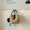 Bolso bandolera cuadrado pequeño de gamuza retro moderno 2026 nuevo de otoño para mujer, de gran capacidad, para uso diario