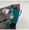 Bolsa pequena elegante e estilosa para mulheres, nova bolsa transversal versátil de verão 2026, compacta e leve, adequada para caminhar e carregar um telefone celular