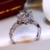 Nuevo Anillo de Flor de Diamante Lujo Exquisito para Mujer Boda Compromiso Anillo de Copo de Nieve de Princesa Joyería Listo para Enviar