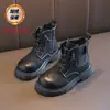 Botas Martin infantis, coleção primavera/outono 2026 para meninas, botas de cano curto, couro envernizado, sola macia, estilo britânico, botas curtas para meninos, botas de algodão para bebês