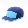 Gorra de cinco paneles de color sólido con visera suave de secado rápido en stock, gorra de visera plana ajustable para hombres y mujeres, gorra de viaje de hip-hop de baile callejero de moda