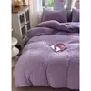 Novo Conjunto de Quatro Peças de Gaze Ondulada Cor Sólida Dobras Texturizadas Borda de Corda de Cânhamo Envelope Vermelho Macio e Confortável Roupa de Cama para Dormitório Estudantil