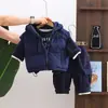Conjunto de Invierno para Niños 2027 Nuevo Elegante Ropa de Invierno Engrosada para Niños, Chaleco Cálido y Sudadera Conjunto de Tres Piezas Moderno