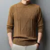 Suéter de Punto Jacquard Nuevo para Hombre Invierno 2026, Engrosado y Cálido, Cuello Alto Medio, Prenda Base de Color Sólido de Moda, Venta al por Mayor
