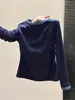 Top de capa base ajustado para otoño e invierno para mujer, bloques de color, cuello redondo, hombro normal, manga larga, diseño plisado fruncido en la cintura, top versátil para mujer