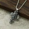 Colgante de serpiente espíritu animal de acero de titanio Retro punk europeo y americano Personalidad exagerada Zodiaco serpiente collar de animal salida de fábrica