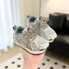 2026 Nova Moda Casual para Crianças Pequenas Sapatos Macios para Caminhar Bebê Leve Confortável Sapatos Esportivos Malha Respirável Sapatos Únicos