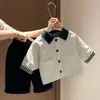 Conjunto de Primavera e Outono para Meninos 2026 Nova Moda Casual Esportiva para Crianças, Conjunto de Duas Peças Tendência para Bebês no Outono