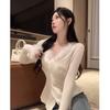 Camisa Feminina de Gola V com Emendas de Pele Estilo Tailandês 2025 Nova High-End Justa Primavera para Uso Externo e Interno
