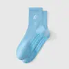 Calcetines deportivos de yoga profesionales para mujer, calcetines antideslizantes hasta la pantorrilla con rayas de encaje para fitness en interiores, correr y Pilates