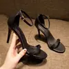 Sandalias Negras de Una Correa para Mujer 2026 Verano Nueva Moda Tacón Delgado Elegantes de Punta Abierta Celebridad de Internet ins Tacones Altos