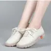 Moda Casual Nueva Primavera/Verano 2026 Zapatos Cómodos de Cuero Suave y Suela Suave para Madres de Mediana Edad y Mayores Comercio Transfronterizo