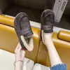 Botas de nieve suaves, antideslizantes, forradas de felpa y engrosadas para mujeres embarazadas, nuevo estilo invierno 2026, ajuste ancho para pies grandes, diseño fácil de poner, zapatos de algodón cálidos y acogedores