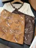 Falda de Gamuza Bordada Vintage para Mujer, Nueva Otoño Cintura Alta Adelgazante Versátil Anti-Exposición Falda Corta de Línea A Bodycon