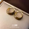 Pendientes de Aguja de Plata Estilo Retro de Hong Kong de Alta Gama Color Maillard Pendientes de Mujer para el Trabajo Estilo Artístico Elegantes de Lujo Ligero
