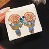 Mariposas Cayendo en Ramas de Primavera~Aretes de Flor de Cristal y Zirconia, Exquisitos Ganchos de Oreja Estilo Corte Francés, Aretes de Lujo Ligero para Mujeres con un Toque de Alta Gama
