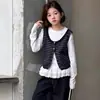 Conjunto de Niña 2026 Otoño Nuevo Estilo Coreano Chic Moderno Chaleco de Punto Camiseta sin Mangas Capa Base Jeans Tres Piezas