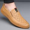 Zapatos casuales de cuero blanco para hombre, nuevos de verano, combinan con todo, sin cordones, suela suave, zapatos para conducir para hombres de mediana edad, papá