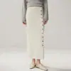 Nueva colección de otoño e invierno: una falda de punto de cachemira de hilo doble de siete agujas, gruesa, de corte ajustado, que favorece la figura y a la moda, de largo hasta la rodilla, con adornos de botones