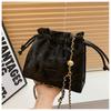 Bolso de hombro nuevo estilo chino con textura plisada, bolso de nube, estilo nacional, con cadena de cuentas, bolso bandolera sencillo para mujer, venta al por mayor