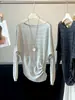 Suéter de punto trenzado para mujer, estilo coreano, cuello asimétrico, hombros descubiertos, mangas de murciélago, diseño de otoño, nicho, entallado a la cintura, adelgazante, manga larga.