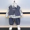 1562 Conjunto de Colete para Meninos Primavera e Outono Camisa Retrô Roupa Infantil de Bebê Conjunto Elegante de Primavera Conjunto Infantil Moderno Legal