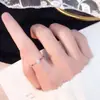 Diseño de nicho anillo de acero de titanio de alta calidad para mujer temperamento de lujo ligero estrella de diamante moda anillo de moda para hombre moda para mujer