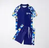 Traje de banho infantil de duas peças para meninos e meninas, conjunto de maiô de manga curta e shorts, traje de banho conservador de secagem rápida para surf