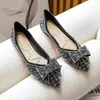 Comercio Electrónico Transfronterizo Zapatos Planos de Verano para Mujer Modelo Nuevo 2026 con Lazo y Pedrería, Boca Baja, Zapatos de Mujer Talla Grande 41 a 43