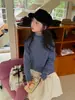 Suéter Base con Capucha para Niñas Hua Yu Xun Colección Invierno 2026 Suave Pegajoso Amigable con la Piel Holgado Suéter Base con Capucha Moderno