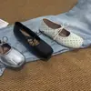 Primeiro Encontro com as Rasteirinhas de Bico Aberto com Laço de Bolinhas para Mulheres, Novo Estilo Primavera/Verão 2026, Salto Baixo, Casual, Versátil, Leve, Confortável nos Pés
