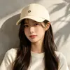 Gorra de béisbol bordada con cara sonriente, estilo coreano, nueva, minimalista, un sombrero versátil y moderno para mujer en primavera, diseñado para hacer que el rostro parezca más pequeño, con una visera suave para proteger del sol