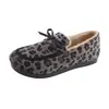 Zapatos de Invierno Nuevos Retro Estampado de Leopardo de Felpa para Mujer Yue Clan Suela Plana Modernos Cómodos Sin Cordones Casuales de Algodón