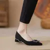 Zapatos de Salón de Ante con Hebilla Cuadrada de Pedrería y Punta Fina 2026 Nueva Llegada de Primavera Estilo Británico Tacón Grueso Estilo Pequeño Chanel Zapatos de Salón para el Trabajo