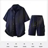 Conjunto de camisa casual de seda gelada de verão para homens, com caimento solto e estiloso, e shorts da moda de trabalho plissado de manga curta