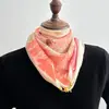 Lenço de Seda Rosa com Fivela Magnética Lenço Quadrado Pequeno para Mulheres no Outono Protetor de Pescoço Versátil Fino 70% Algodão e Linho Lenço de Pescoço Lenço Preguiçoso