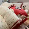 Juego de ropa de cama de cuatro piezas de gasa doble, fresco y sencillo, popular en línea, funda de edredón de encaje de algodón puro, falda de cama, colcha jacquard teñida en hilo, estilo sábana ajustable