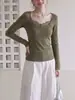 La popular prenda de mujer más vendida de este año, la nueva camiseta de manga larga con escote cuadrado y chal de encaje para otoño de 2026 es extremadamente elegante.